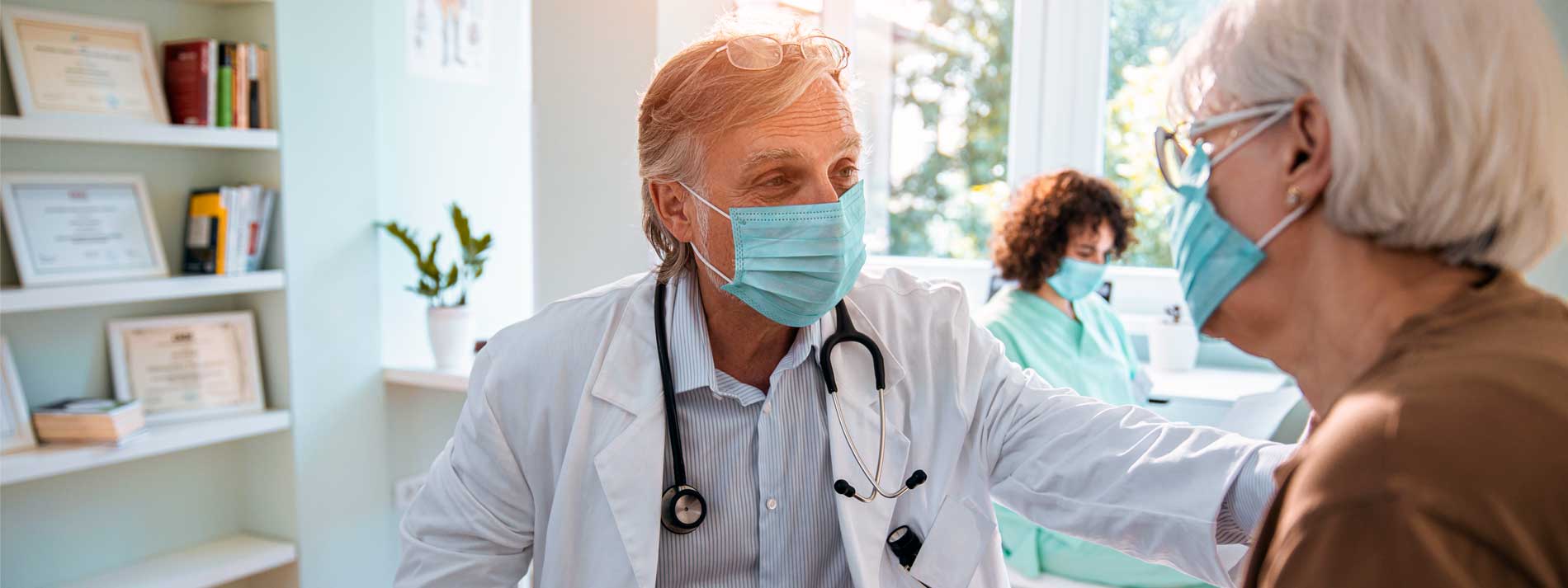 hero-doctor-patient-with-masks